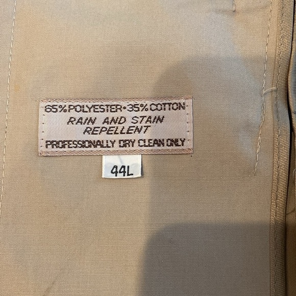 CHRISTIAN dior mens trench coat
tan‎ size 44L great condition has full lining - Picture 14 of 14